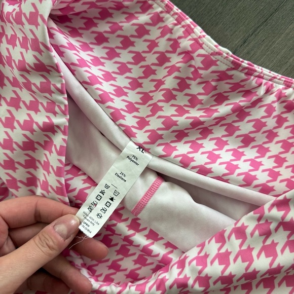 Halara Everyday High Waist Activity Skirt in Pink Houndstooth - Picture 6 of 6